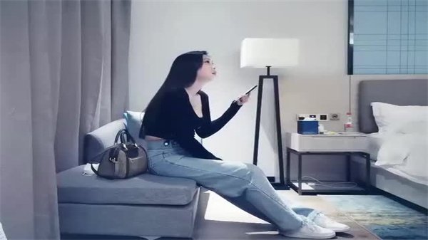 全国探花私约丰满长发爆乳妹，偷拍啪啪激情全记录