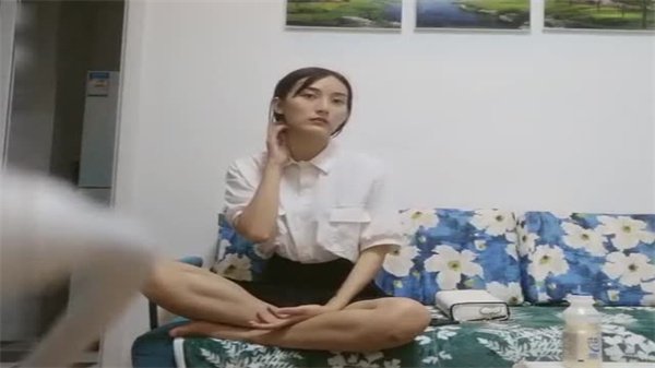 千人斩舞蹈校花校服湿身诱惑，雪白巨乳晃动不停，骚穴若隐若现！